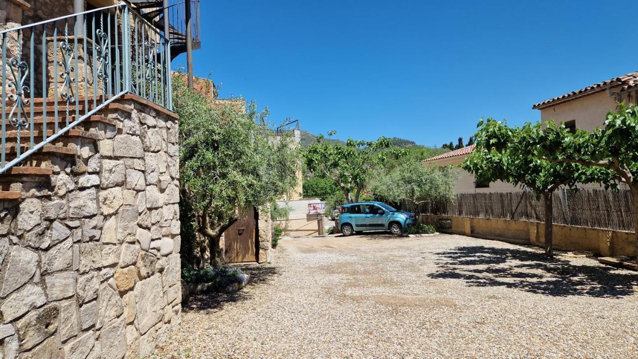 El Jardi De La Vileta - Cornudella De Montsant Buitenkant foto